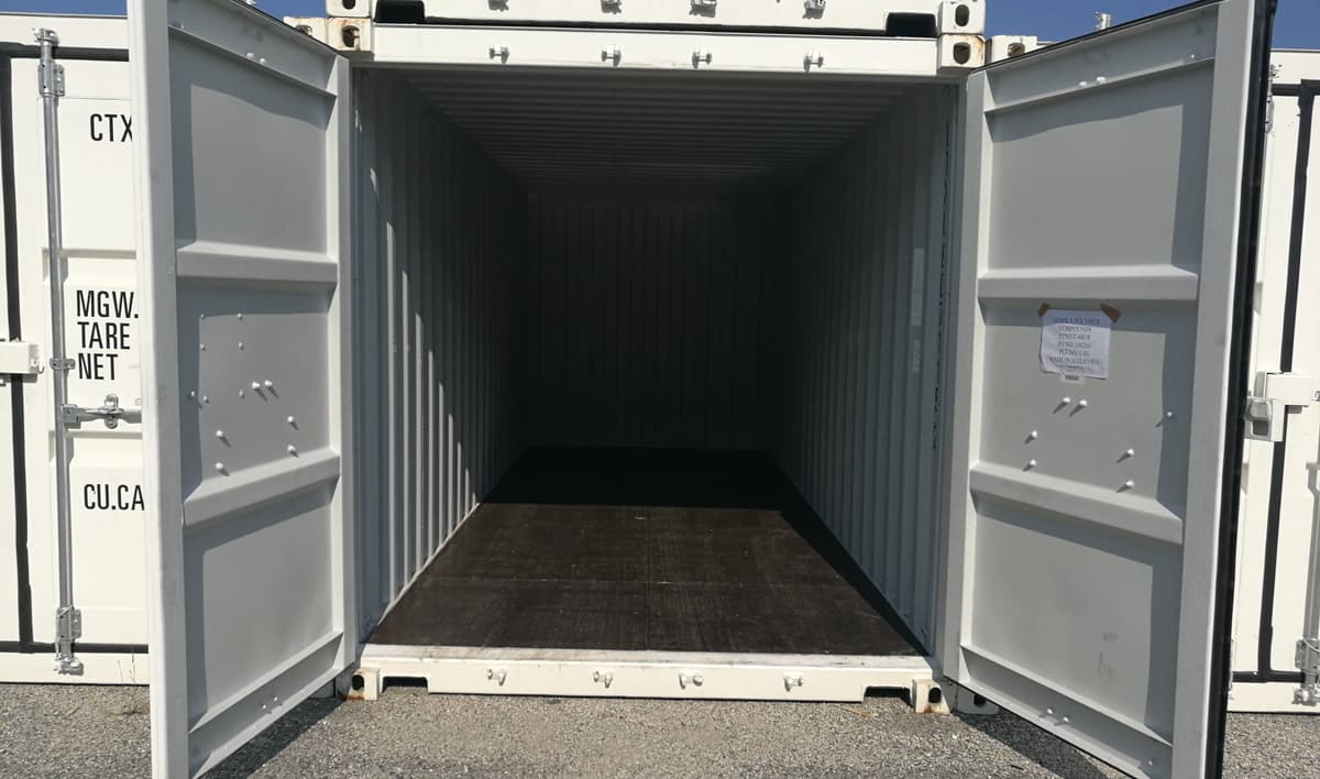 Intérieur d'un container 20 pieds en location à Valence