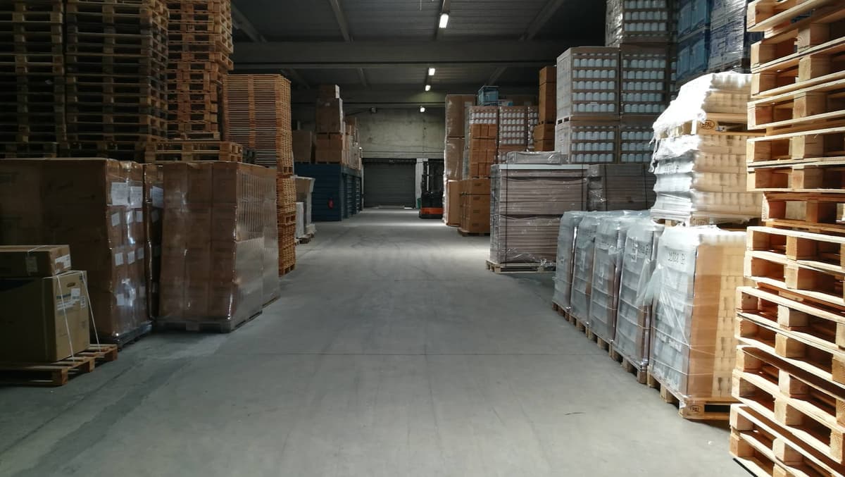 Vue intérieure de l'entrepôt logistique Ladreyt à Valence