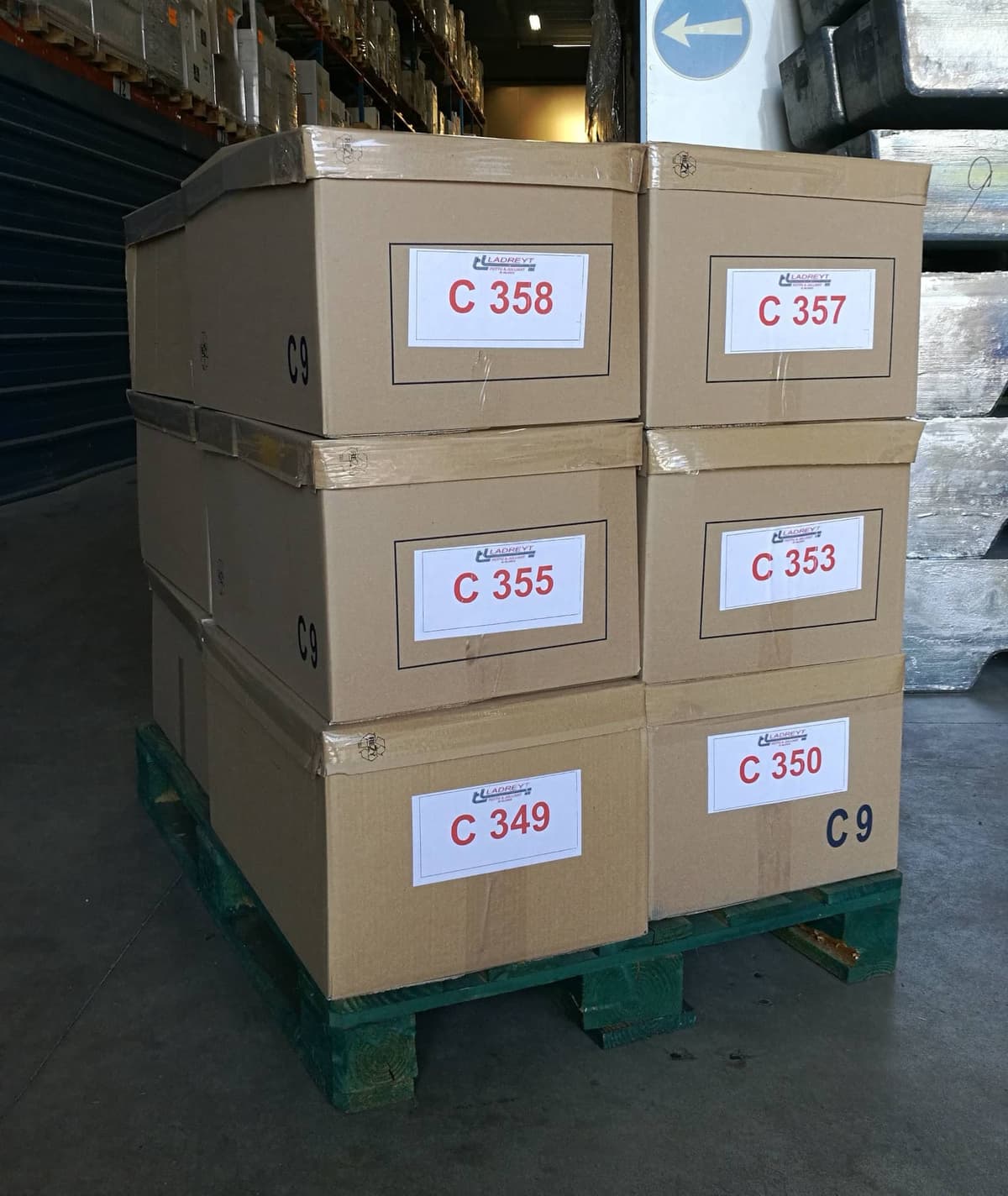 Palette de cartons d'archives stockés chez Ladreyt à Valence