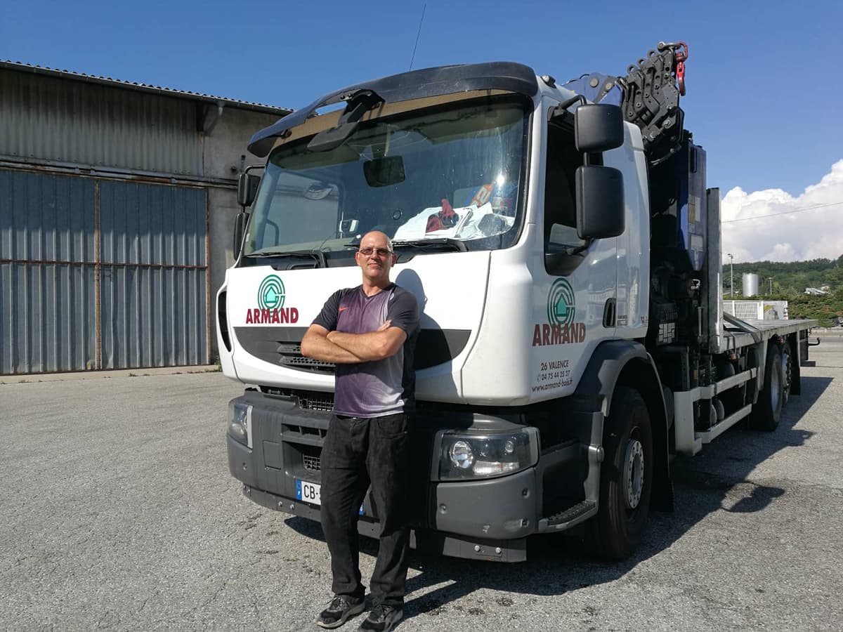 Porteur et chauffeur Ladreyt pour location de véhicule avec chauffeur à Valence